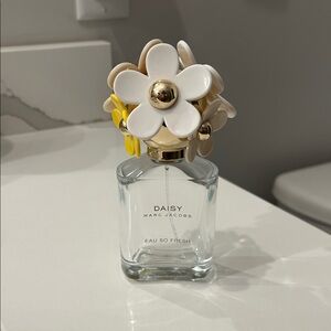 EMPTY Marc Jacobs Daisy Eau So Fresh with Floral Cap